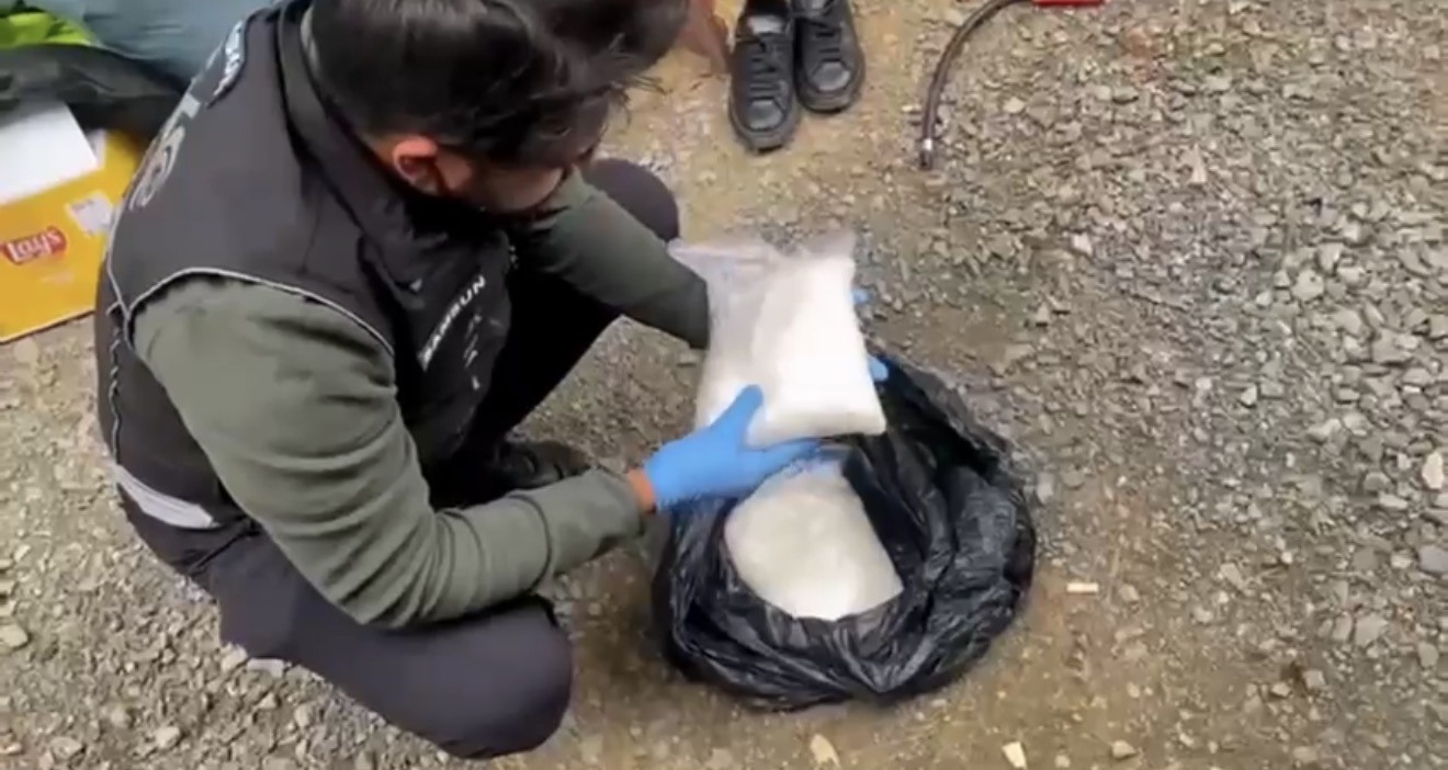 Otobüs tuvaletinde 2 kilo metamfetamin ele geçirildi: Otobüsü uyuşturucu sevki için kullanmış
