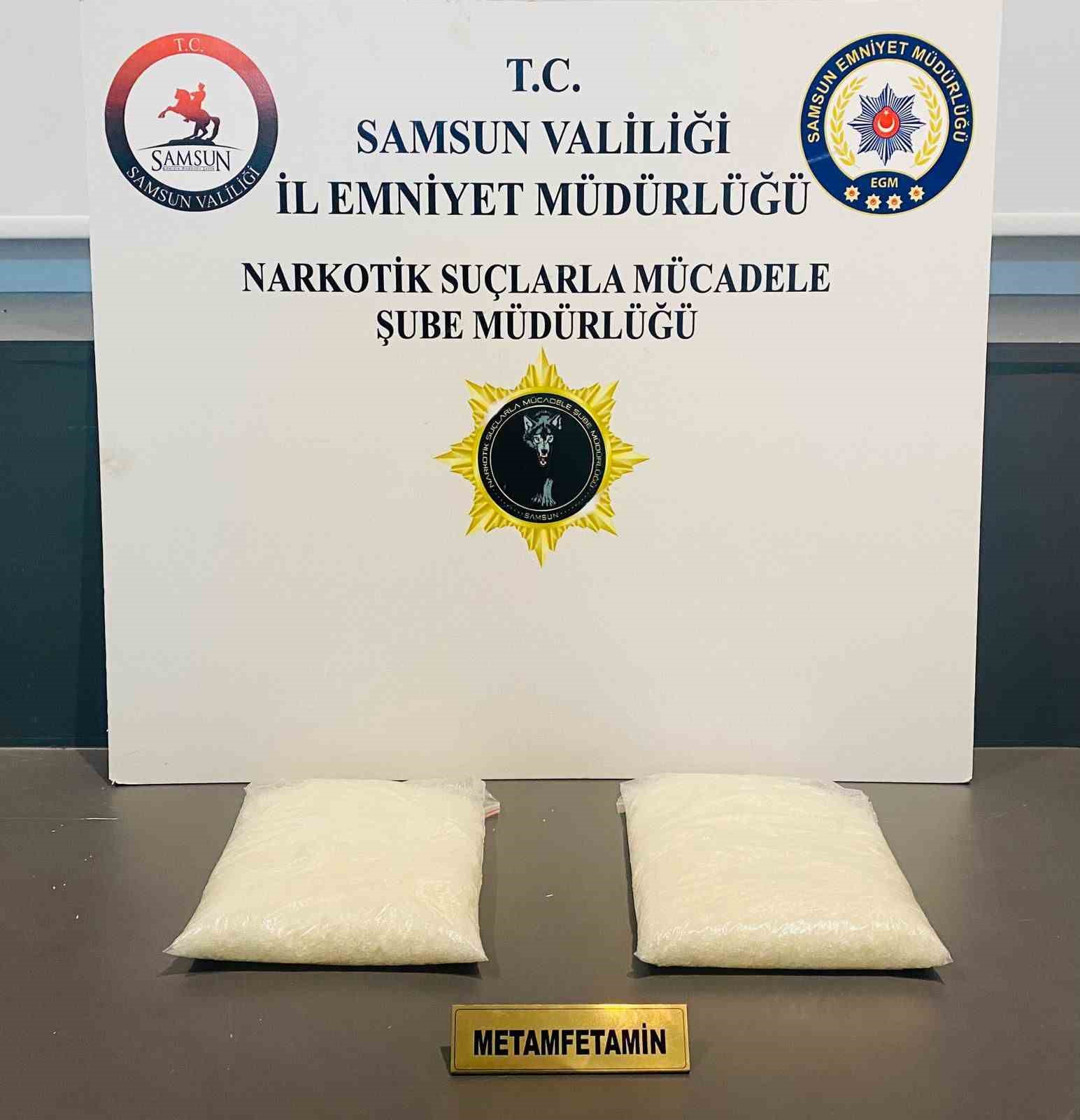 Otob&uuml;s tuvaletinde 2 kilo metamfetamin ele ge&ccedil;irildi: Otob&uuml;s&uuml; uyuşturucu sevki i&ccedil;in kullanmış
