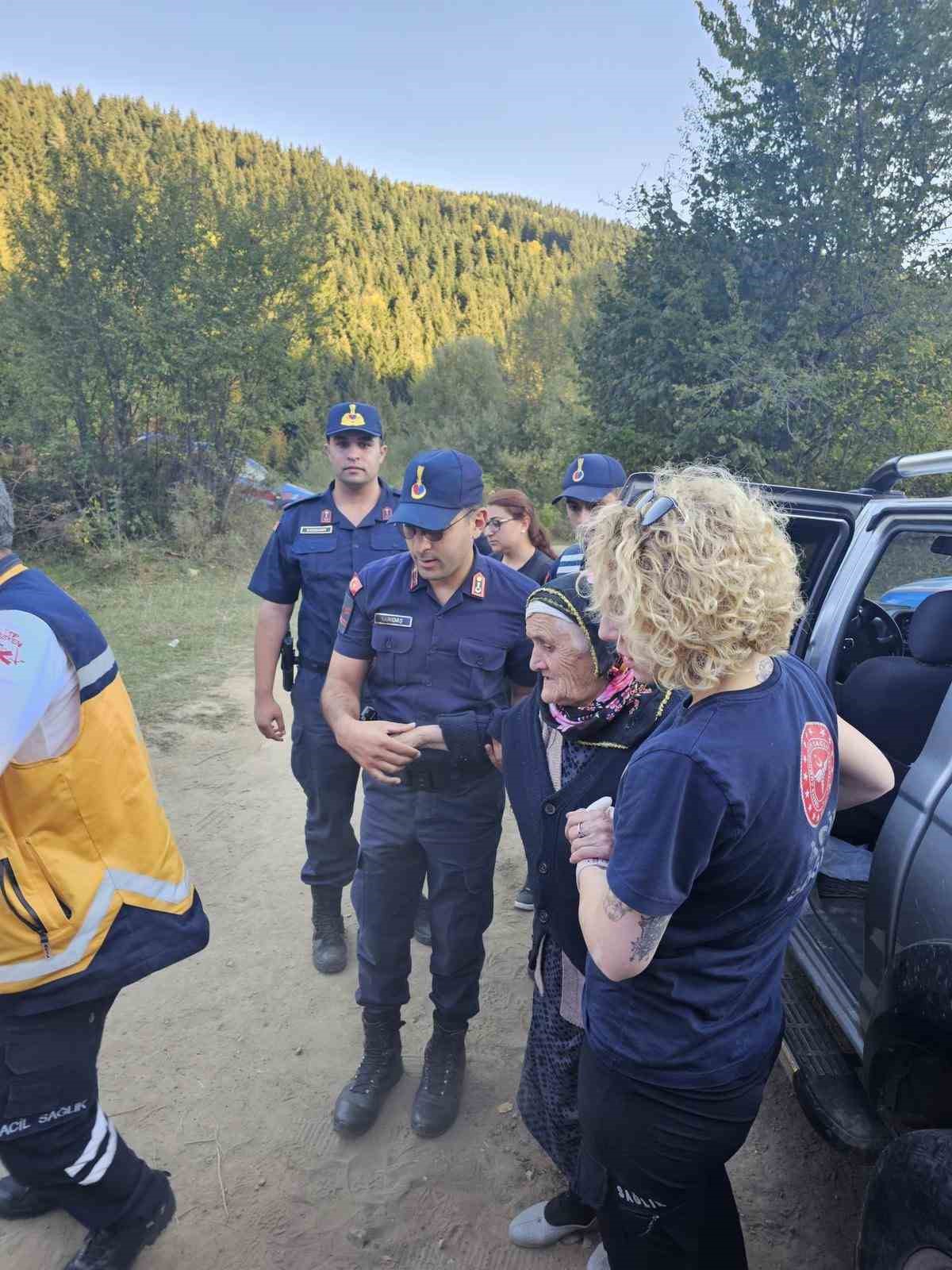 Şavşat’ta ormanda kaybolan 85 yaşındaki kadın bulundu
