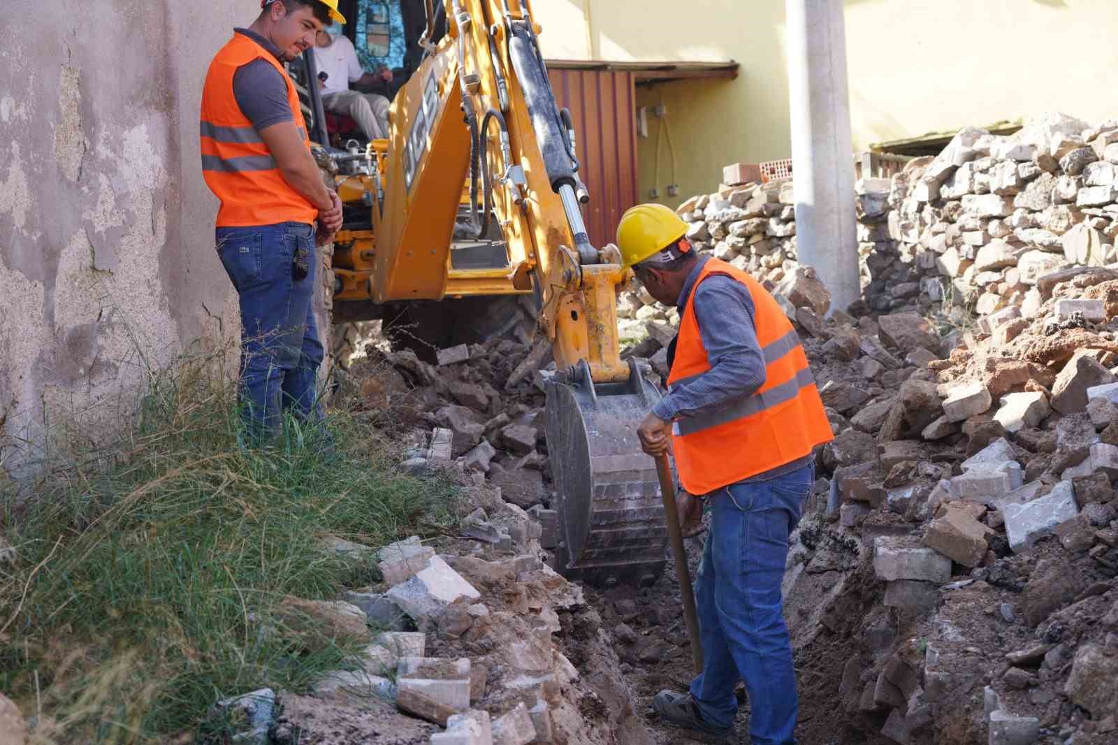 Milas’ta 40 yıllık içme suyu hattı yenileniyor