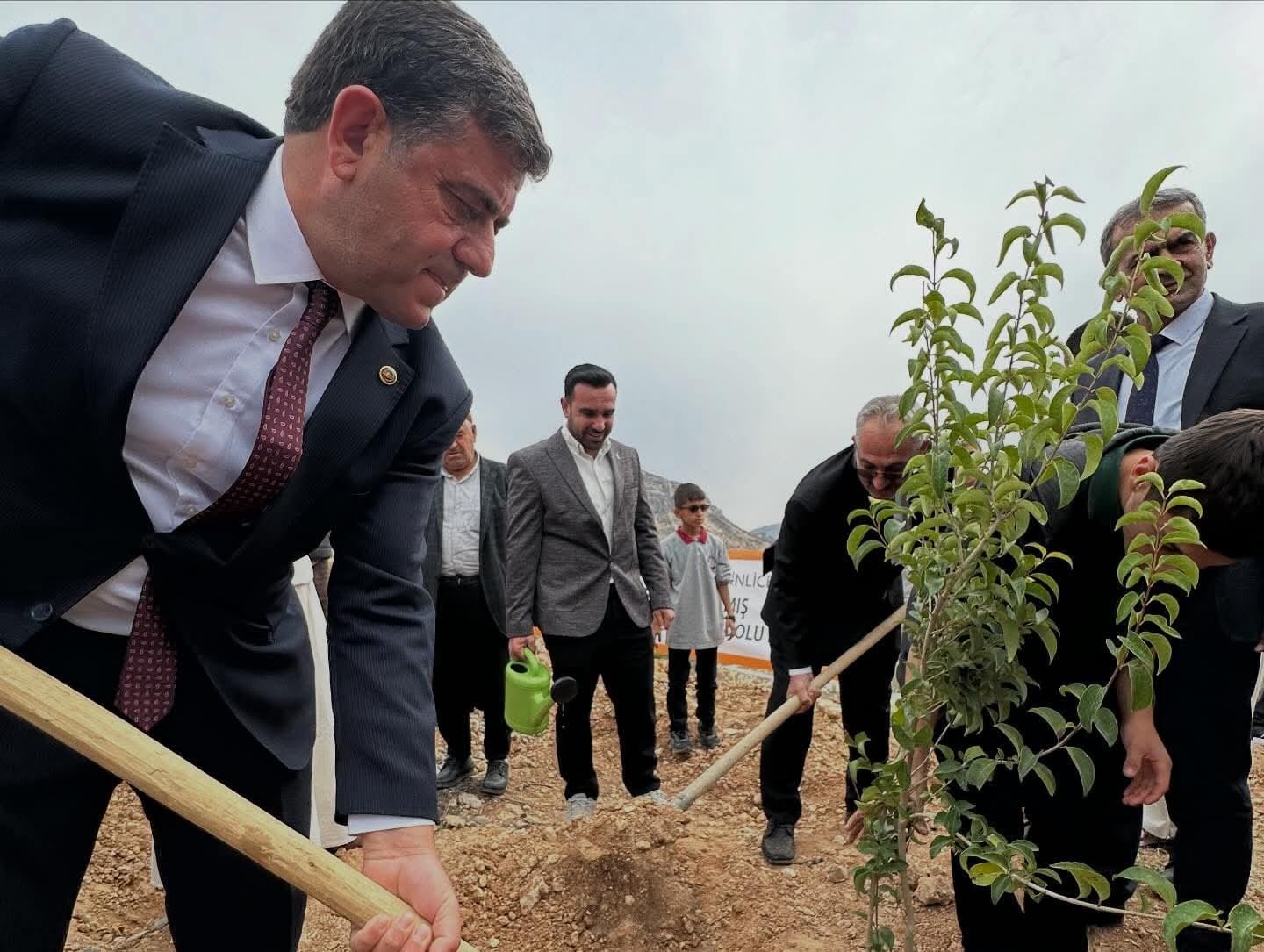 Sincik&rsquo;te &ouml;ğrencilerden yeşil bir gelecek i&ccedil;in fidan dikimi
