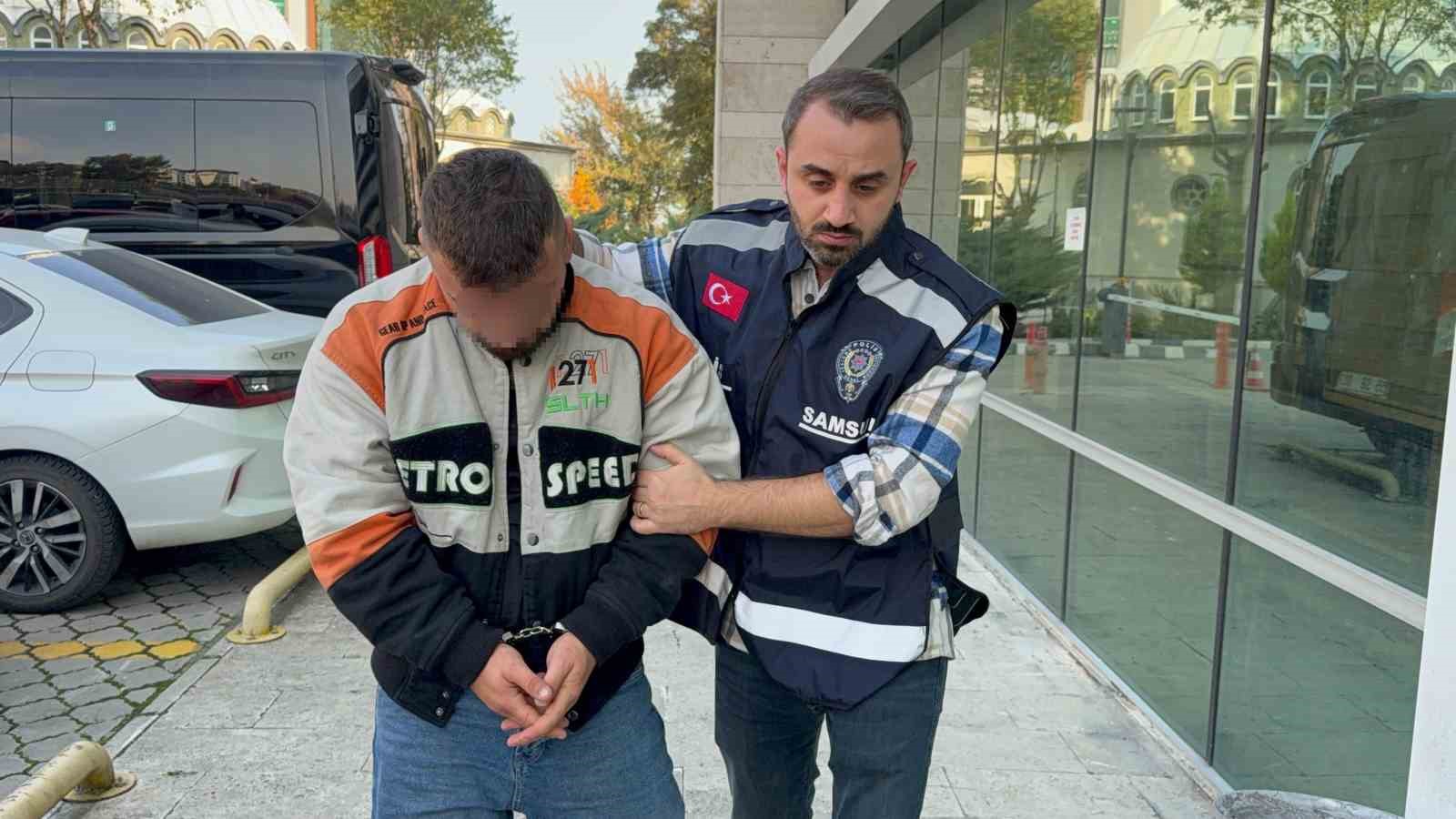 Samsun’da uyuşturucu hapla yakalanan şahıs adliyeye sevk edildi