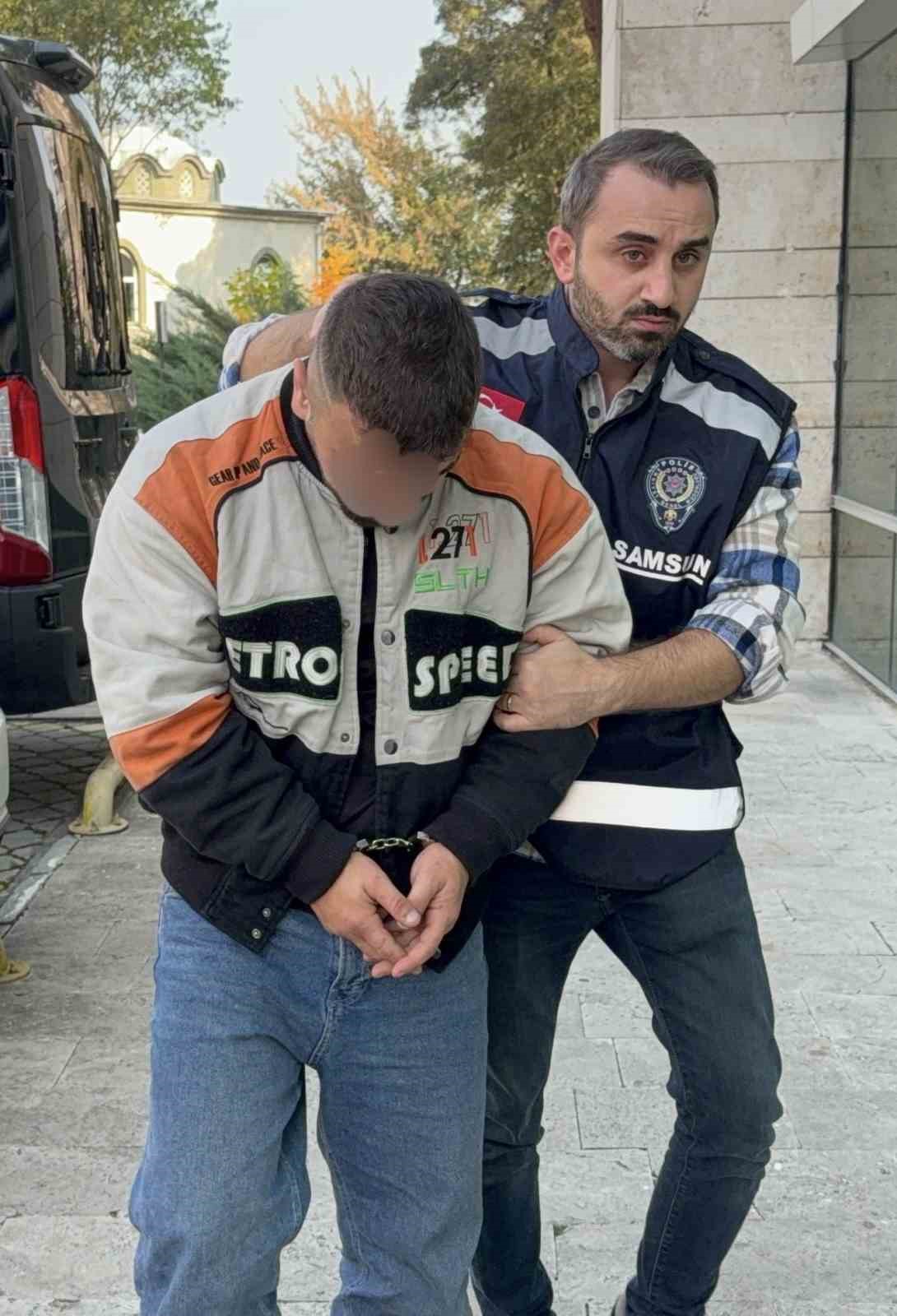 Samsun&rsquo;da uyuşturucu hapla yakalanan şahıs adliyeye sevk edildi
