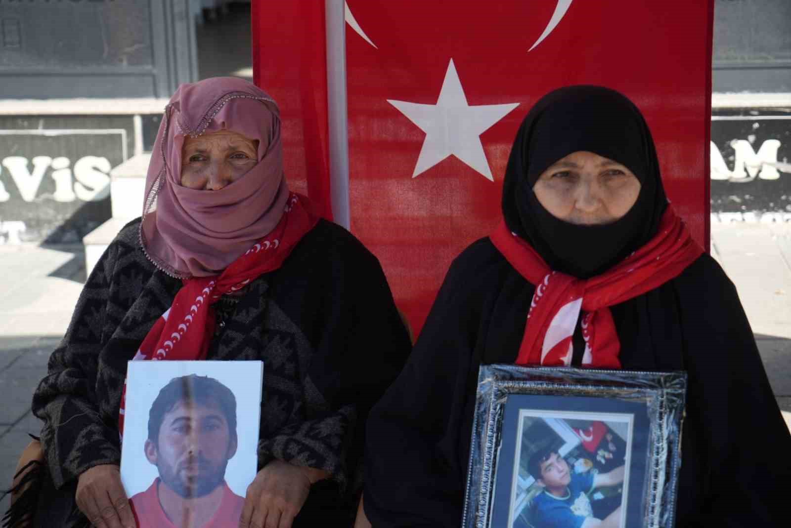 Muş’ta annelerin evlat nöbeti devam ediyor