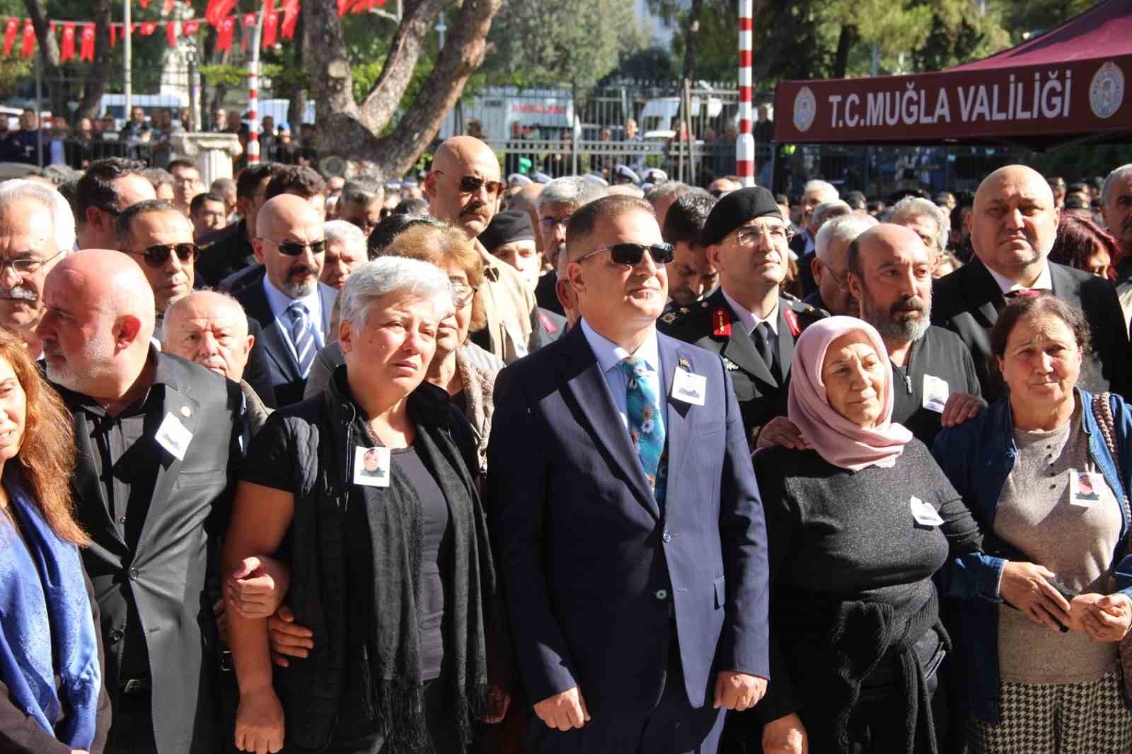Polis memuru &Ccedil;akıcı g&ouml;zyaşlarıyla uğurlandı
