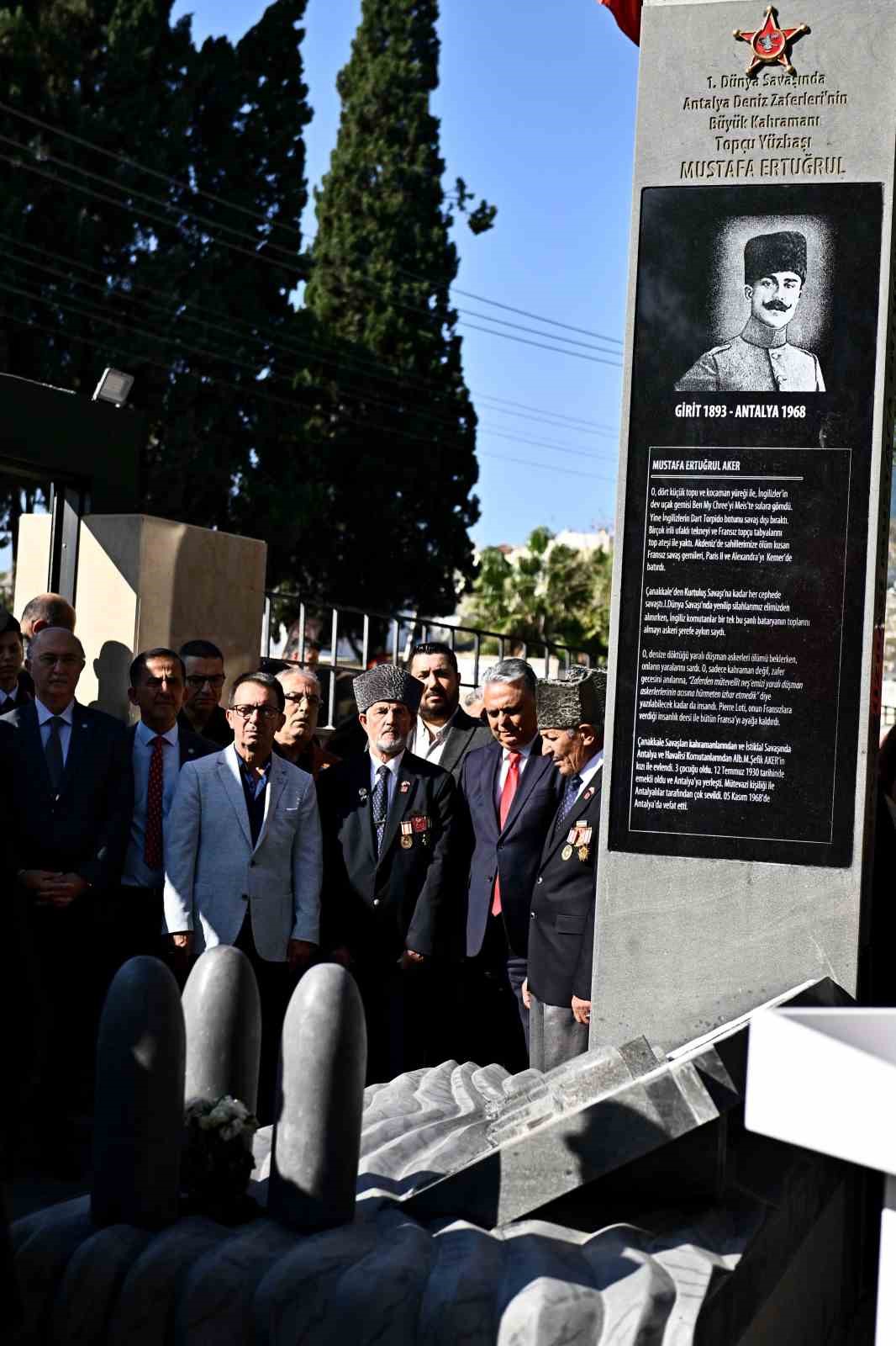 Top&ccedil;u Y&uuml;zbaşı Mustafa Ertuğrul Aker, anıt mezarında anıldı
