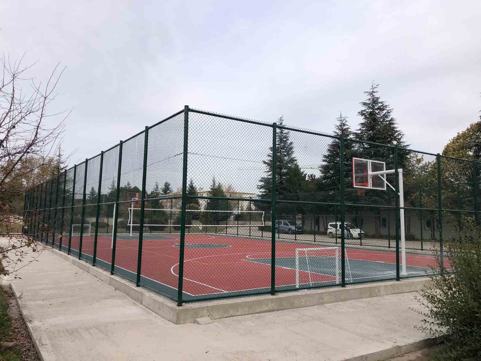 Hangi okullara basketbol, voleybol ve futbol sahası yapılacağı a&ccedil;ıklandı
