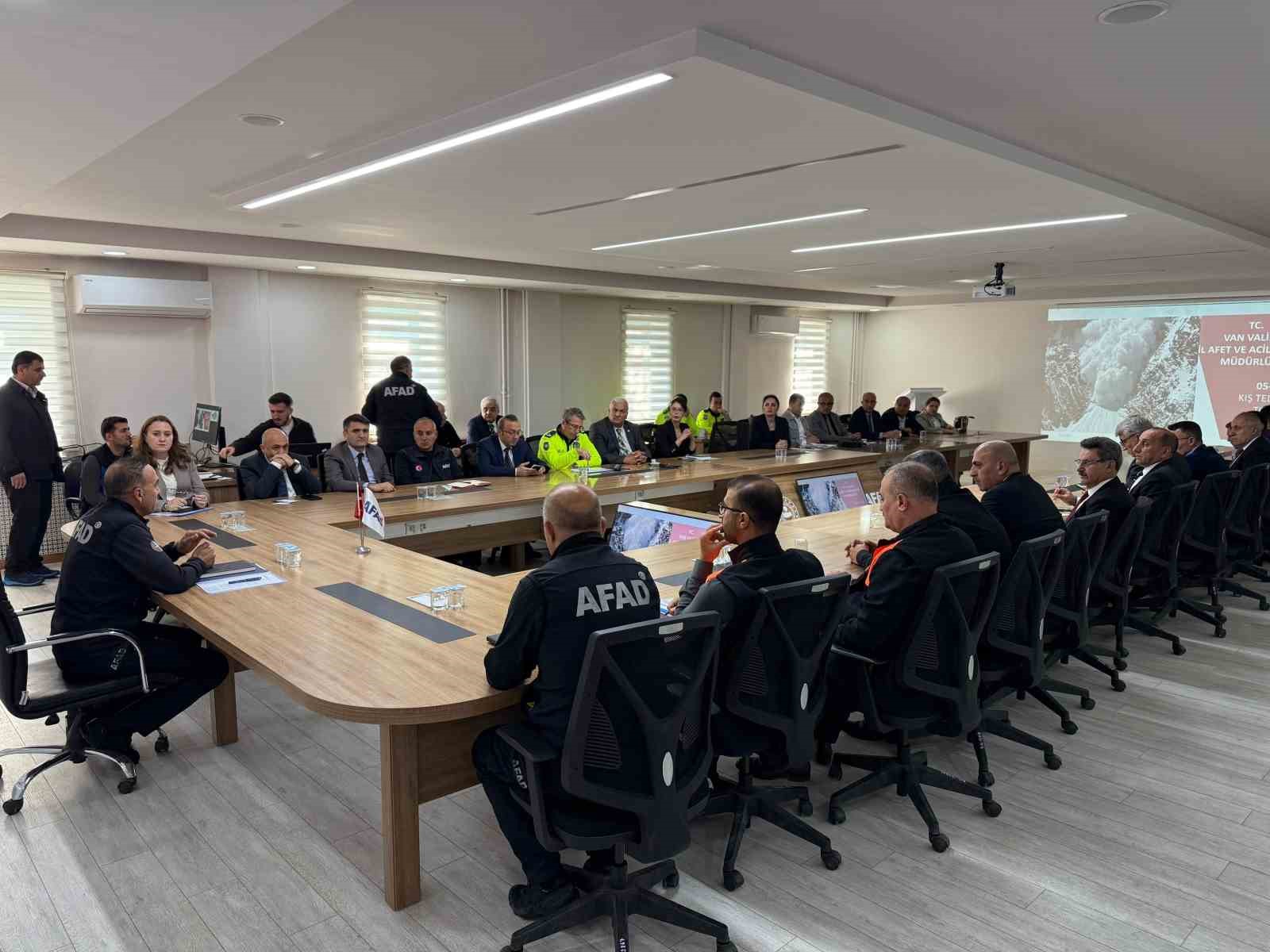 Van&rsquo;da &rsquo;Kış mevsimi trafik tedbirleri&rsquo; toplantısı yapıldı
