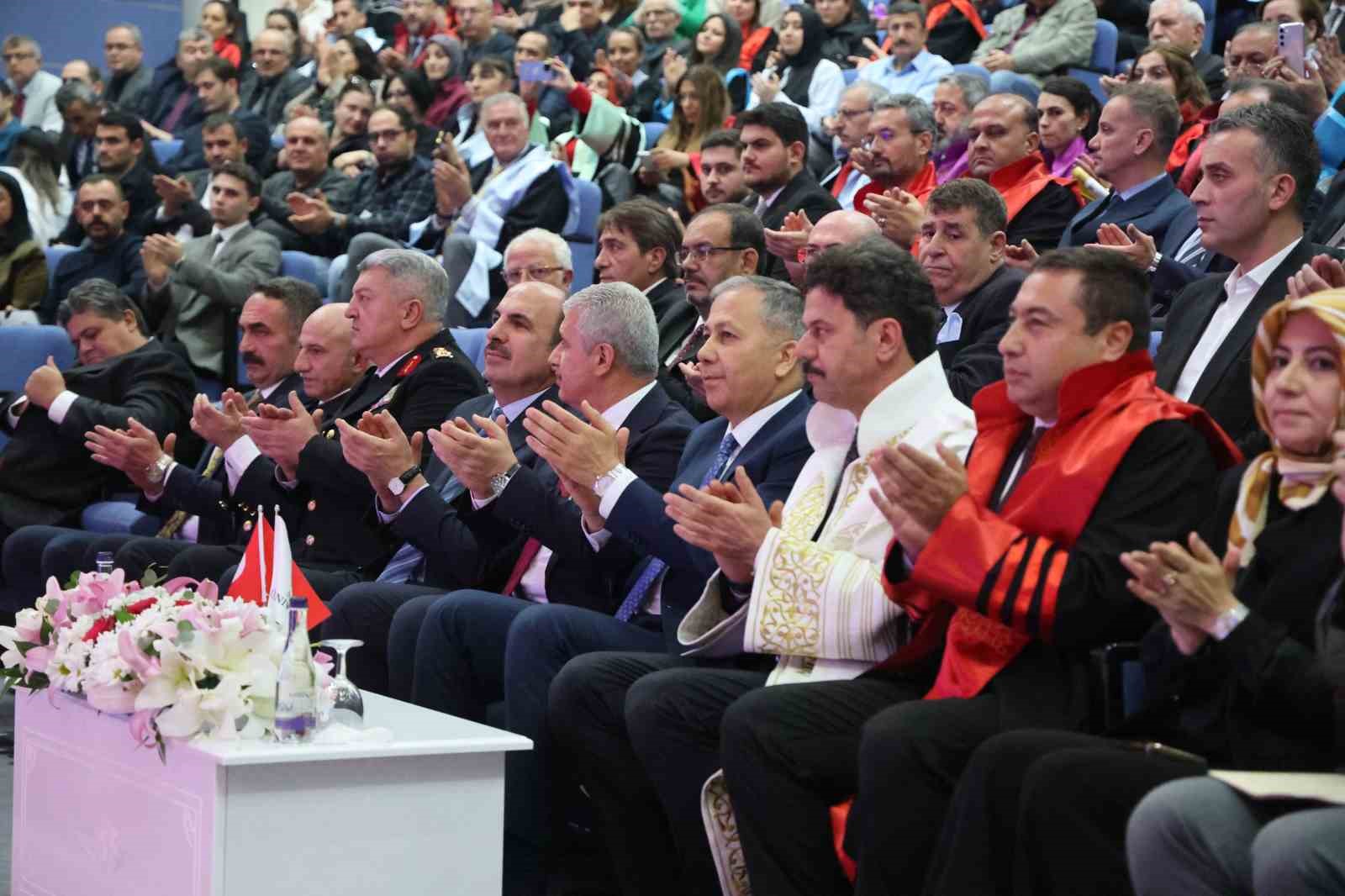 Selçuk Üniversitesinde Akademik Yıl, Bakan Yerlikaya’nın katılımıyla açıldı