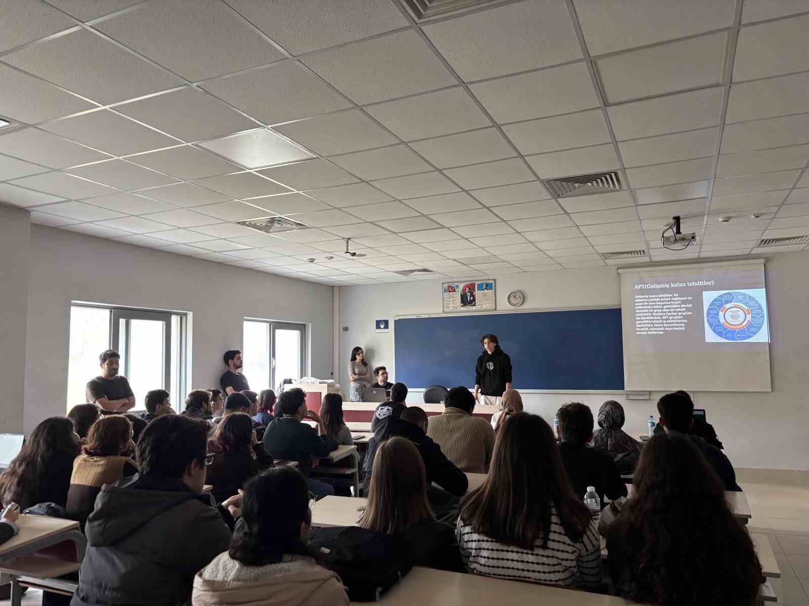 SA&Uuml;&rsquo;de Siber Kalkan: &Ouml;ğrenciler geleceğin tehditlerine hazırlanıyor

