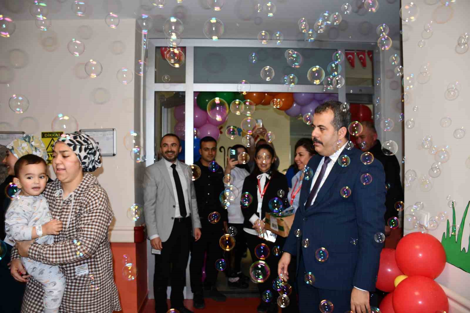 Vezirk&ouml;pr&uuml; Devlet Hastanesi&rsquo;nde &ccedil;ocuklara moral etkinliği
