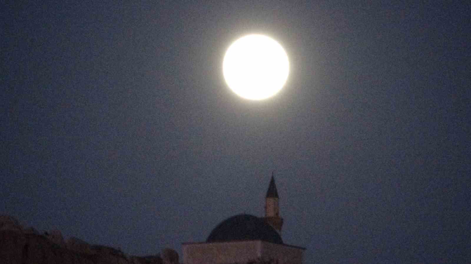 Süper Ay göz kamaştırdı