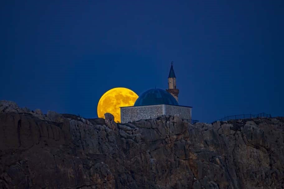 Van Kalesi, "Kunduz S&uuml;per Ay" ile g&ouml;rsel ş&ouml;len oluşturdu
