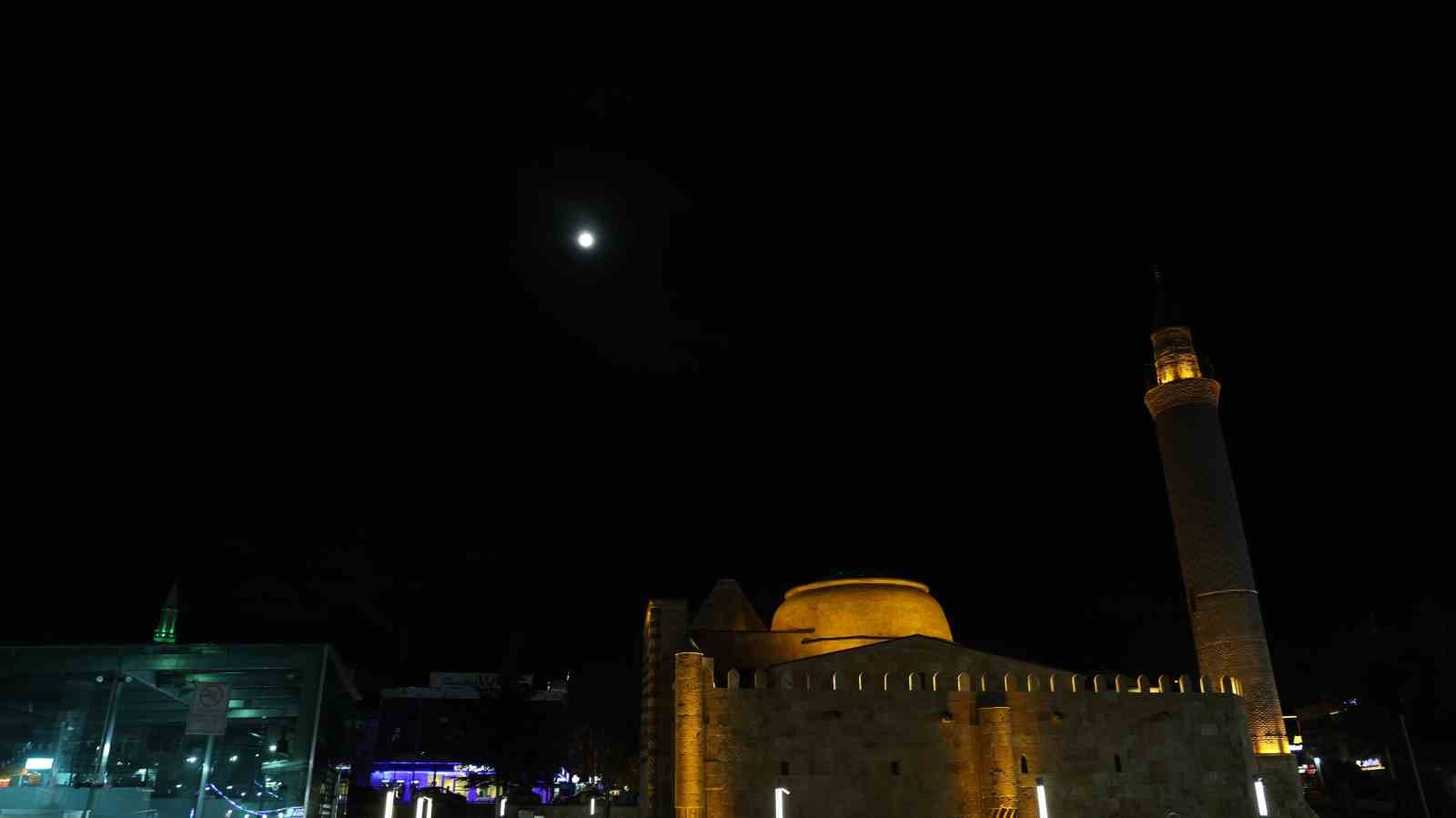 Kırşehir’de "Kunduz Süper Ay" gökyüzünü aydınlattı