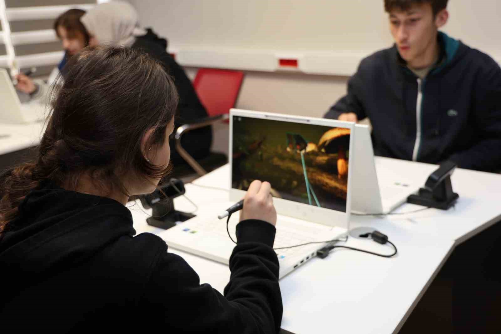 Liseli gençler Düzce Üniversitesi’ni inceledi