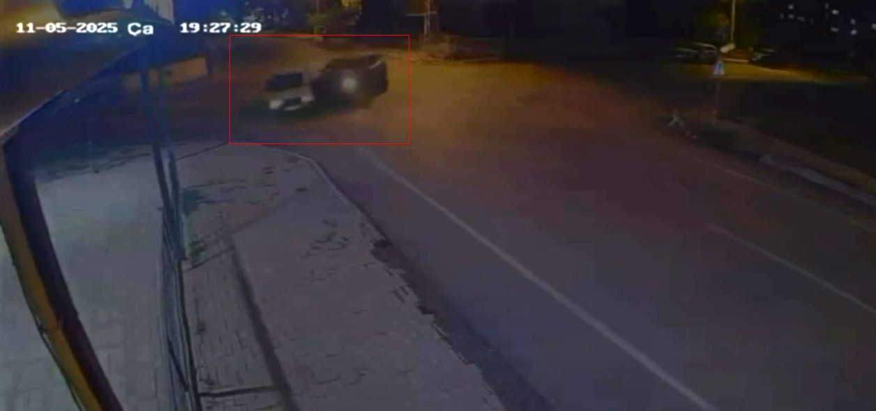 Cip ile otomobil kafa kafaya çarpıştı: 3 yaralı