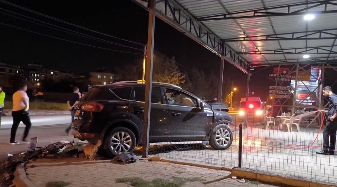 Cip ile otomobil kafa kafaya çarpıştı: 3 yaralı