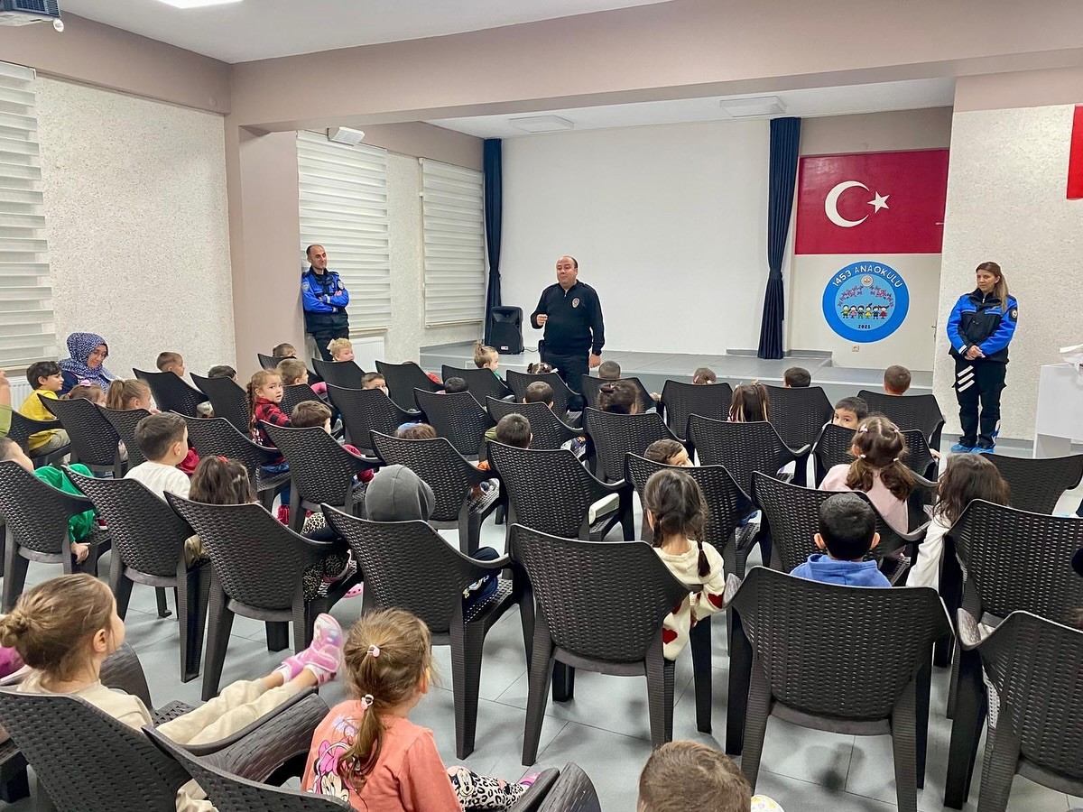 Kütahya’da minik öğrencilere suçtan korunma yöntemleri anlatıldı