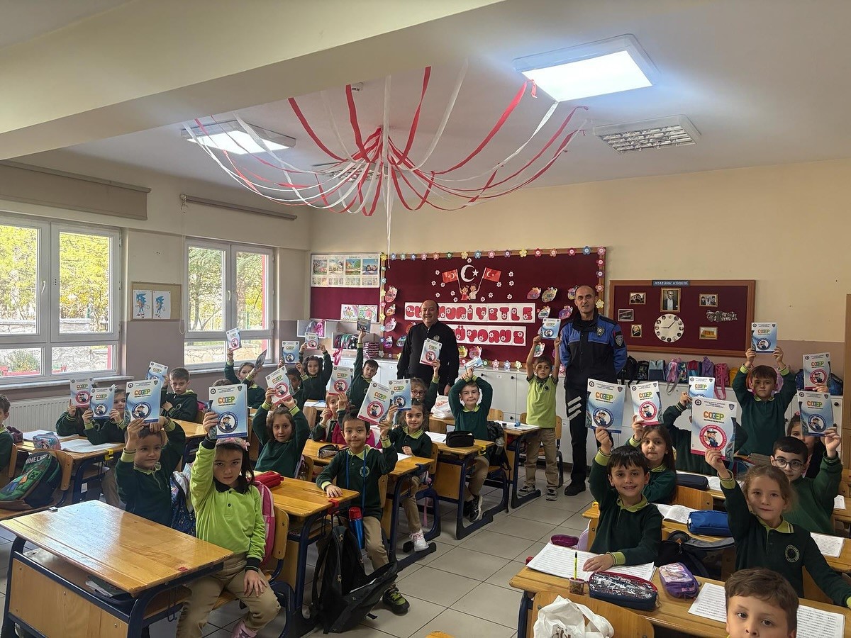 K&uuml;tahya&rsquo;da minik &ouml;ğrencilere su&ccedil;tan korunma y&ouml;ntemleri anlatıldı
