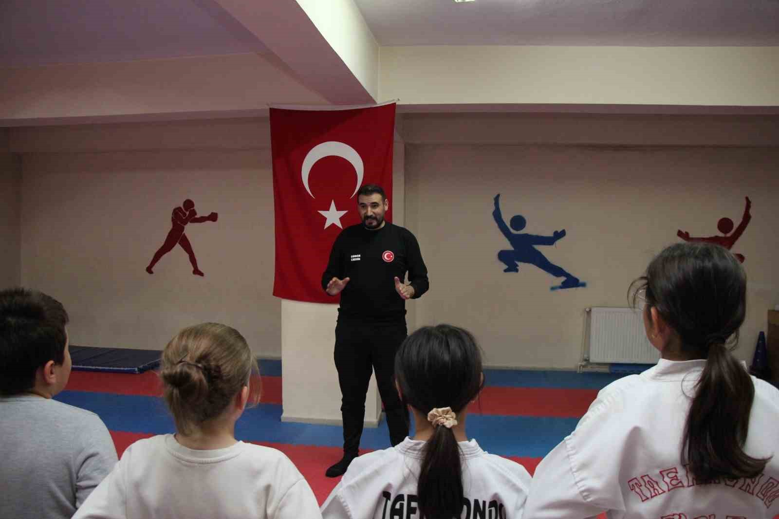 &Ccedil;eyrek asırlık vefa
