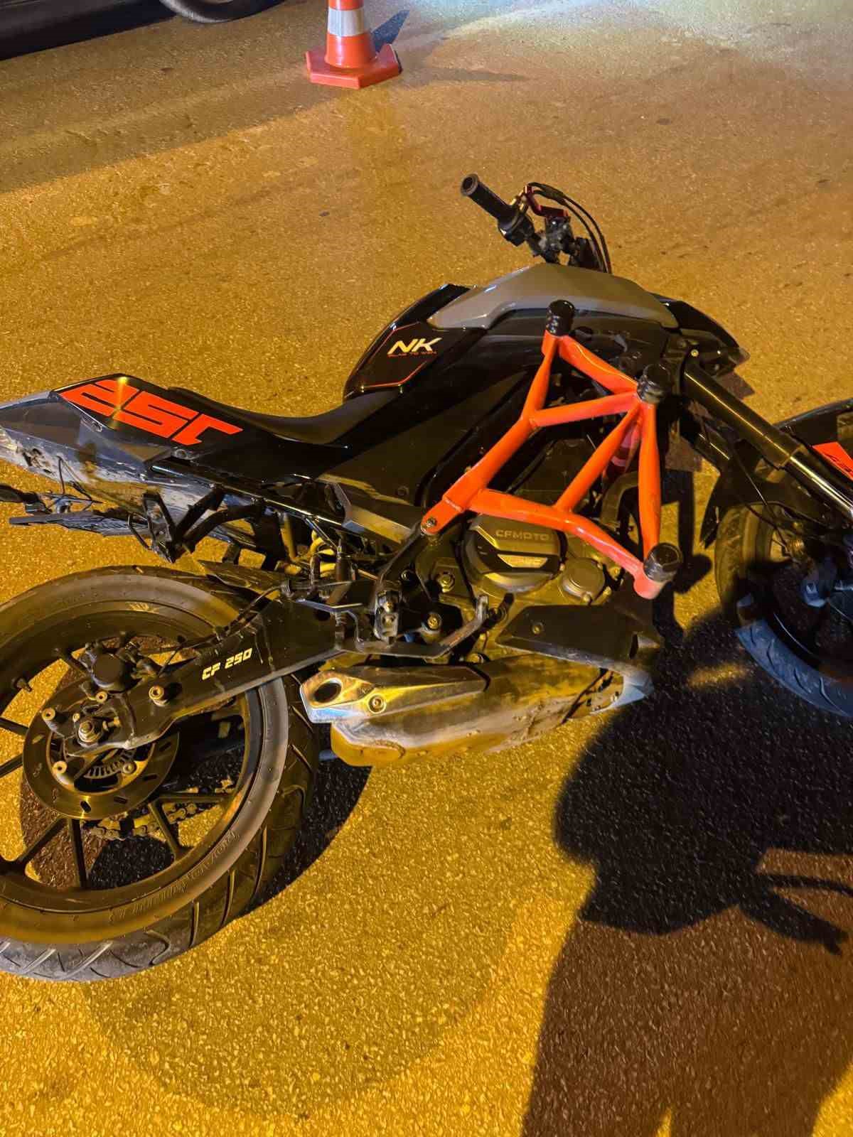 Motosiklet kazasında 20 yaşındaki s&uuml;r&uuml;c&uuml; &ouml;ld&uuml;
