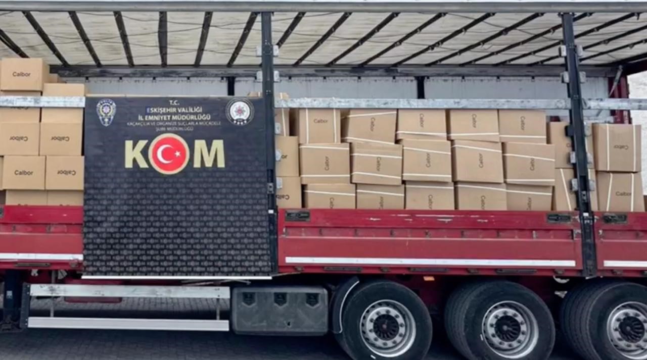 Durdurulan tırda piyasa değeri 7 milyon TL olan sahte tütün ürünleri ele geçirildi