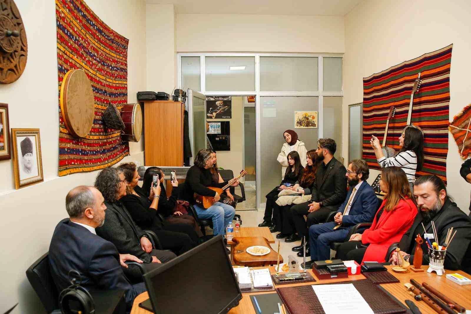 Arınma performansıyla başlayan sanat etkinliği s&ouml;yleşi ve sergiyle devam etti
