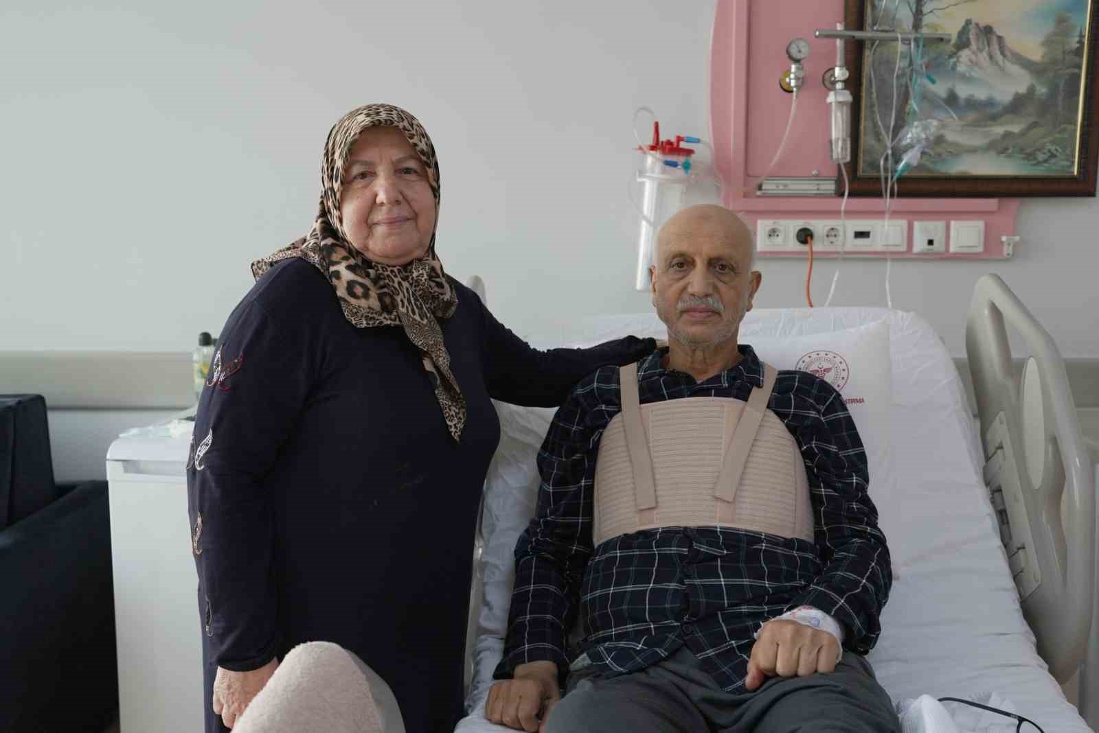 Malatya&rsquo;da kalp t&uuml;m&ouml;r&uuml; ve &uuml;&ccedil; damar tıkanıklığı aynı ameliyatta tedavi edildi
