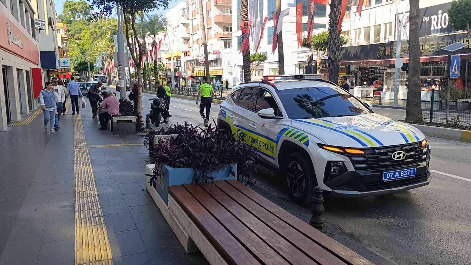 Motosikletin plakasını &rsquo;bandana&rsquo; ile kapattı: 43 bin 149 TL ceza yedi
