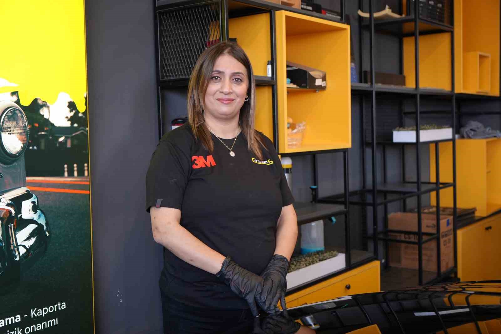 Eşinin yanında &ccedil;ırak olarak başladı, m&uuml;şterilerin vazge&ccedil;ilmez &rsquo;Nurg&uuml;l ustası&rsquo; oldu
