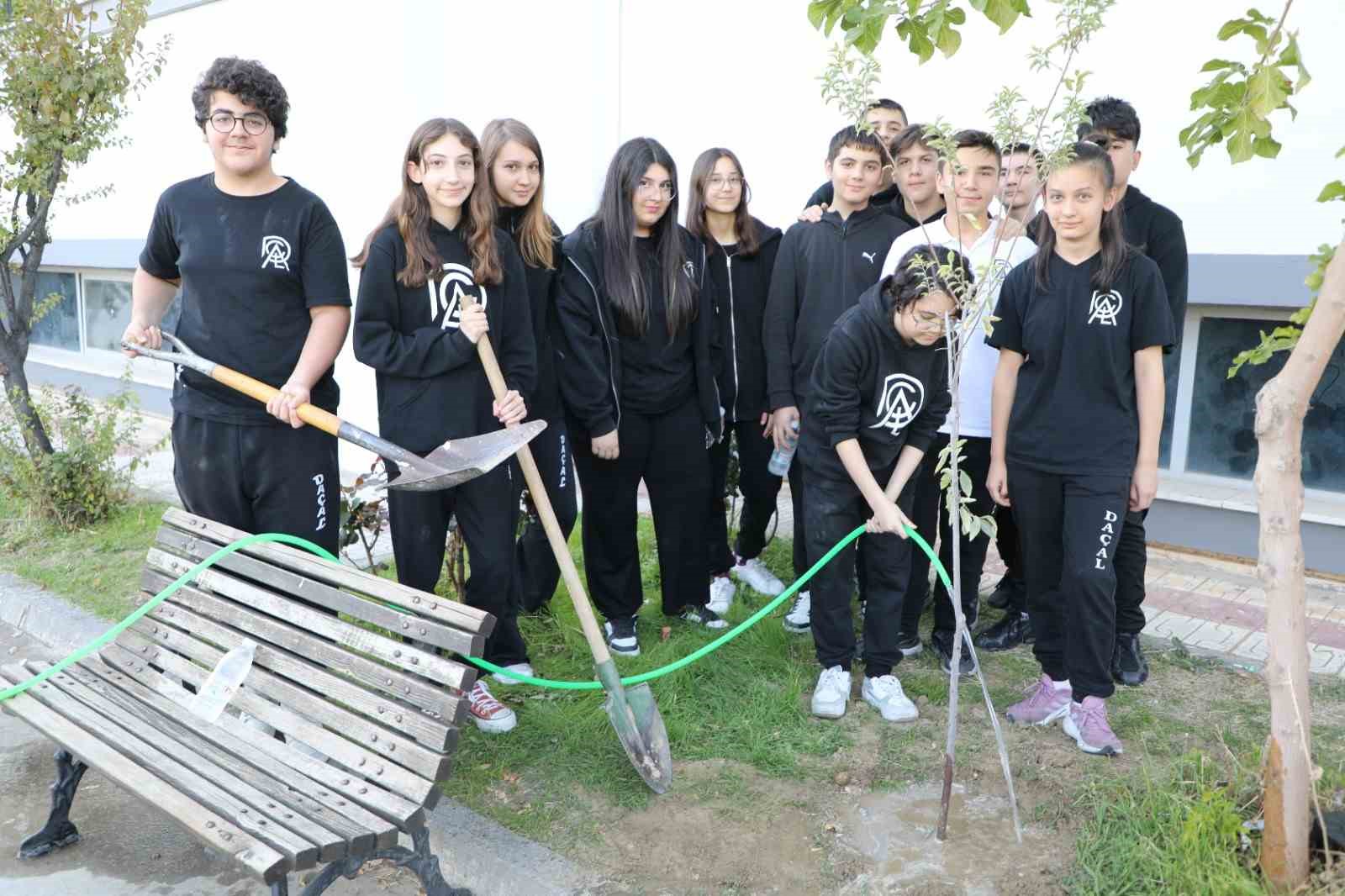 Öğrenciler iklim değişikliğine dikkat çekti