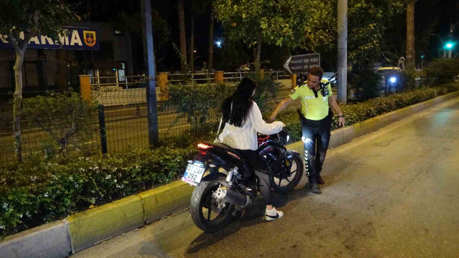 Antalya&rsquo;da şok denetimde s&uuml;r&uuml;c&uuml;lere ceza yağdı
