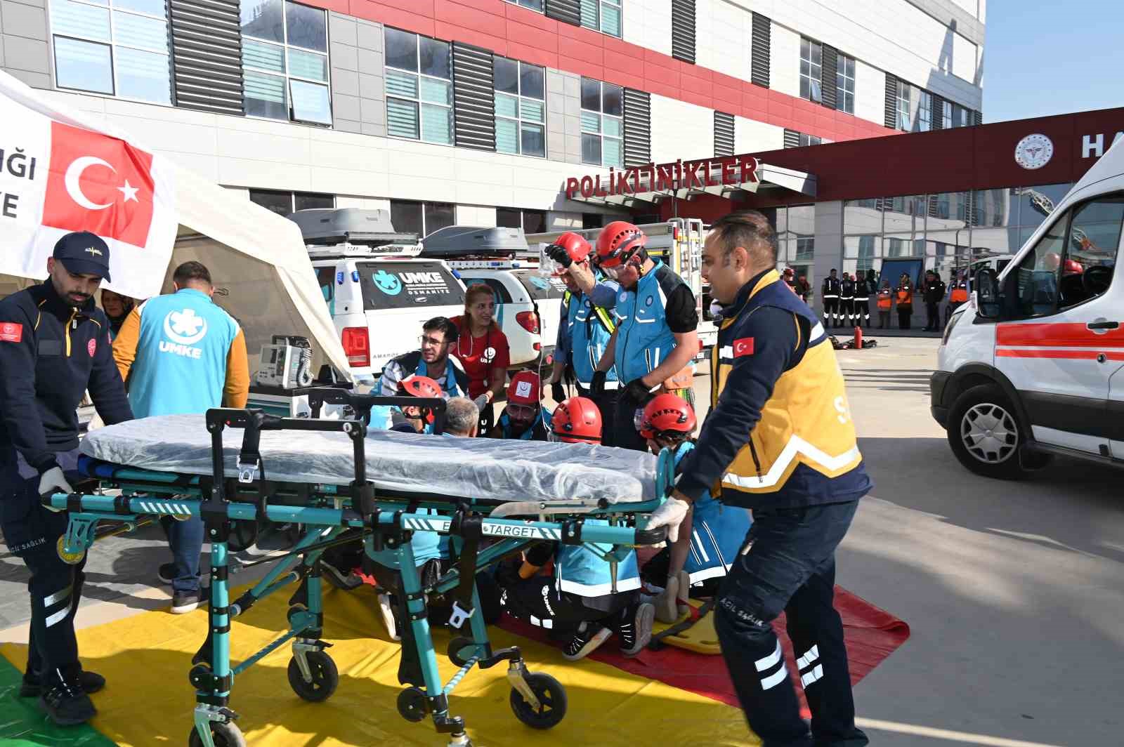 Osmaniye Eğitim ve Araştırma Hastanesi&rsquo;nde afet tatbikatı ger&ccedil;ekleştirildi
