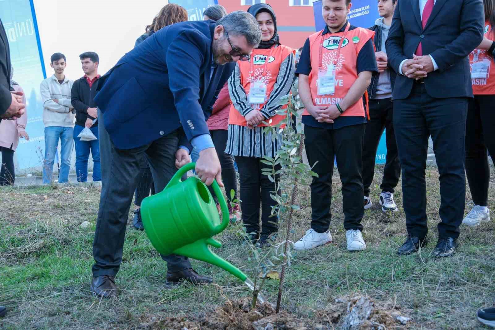 BŞE&Uuml;&rsquo;de 150 zeytin fidanı dikildi
