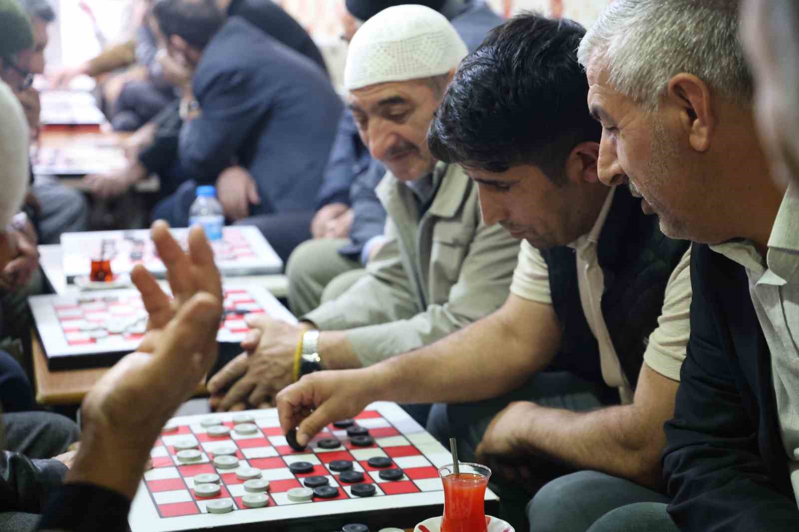 Bu &ccedil;ay ocağında yıllardır sadece dama oynanıyor
