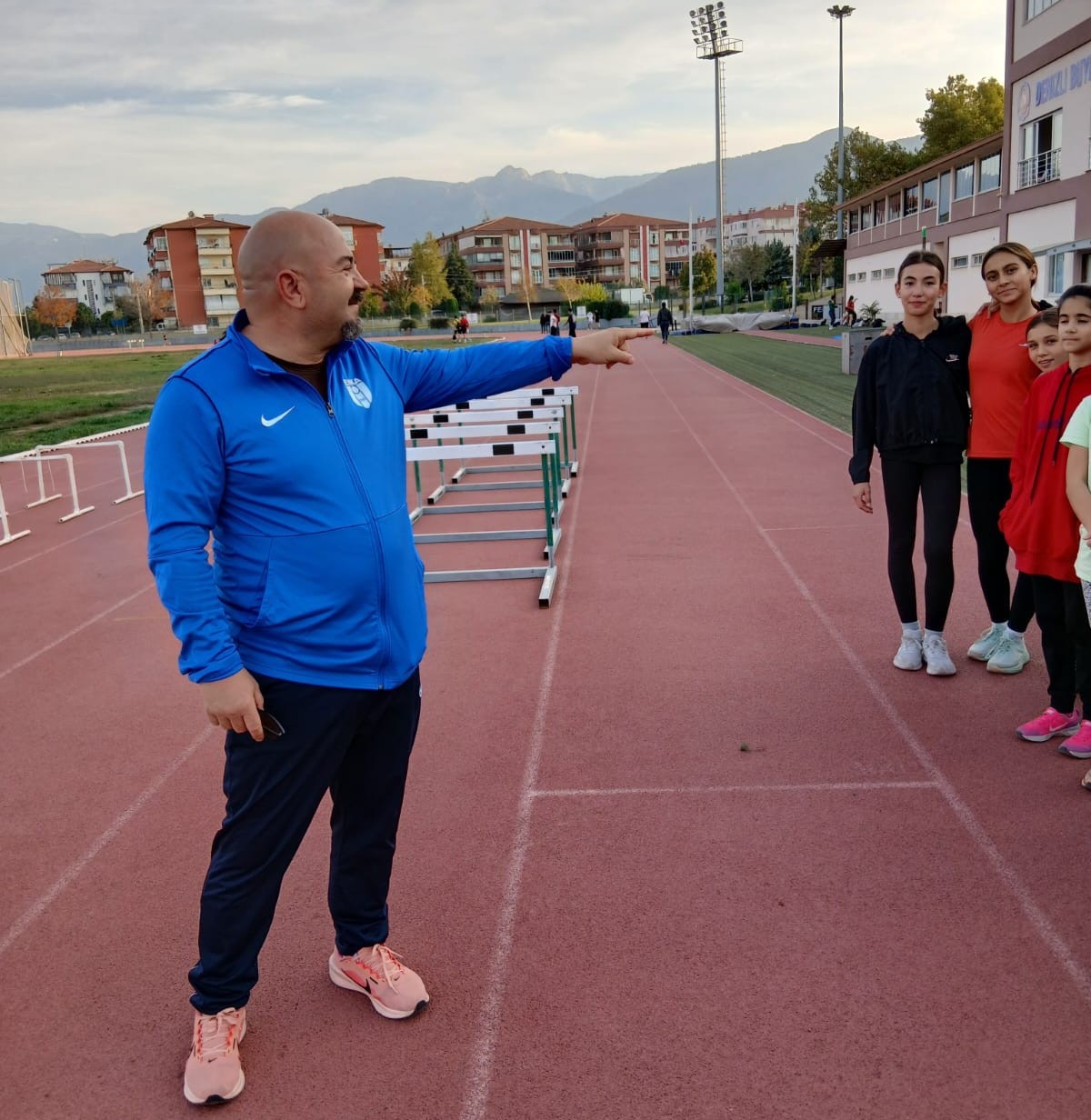 Başkanın talimatıyla sporcu ve antrenörlerin odaları boşaltıldı
