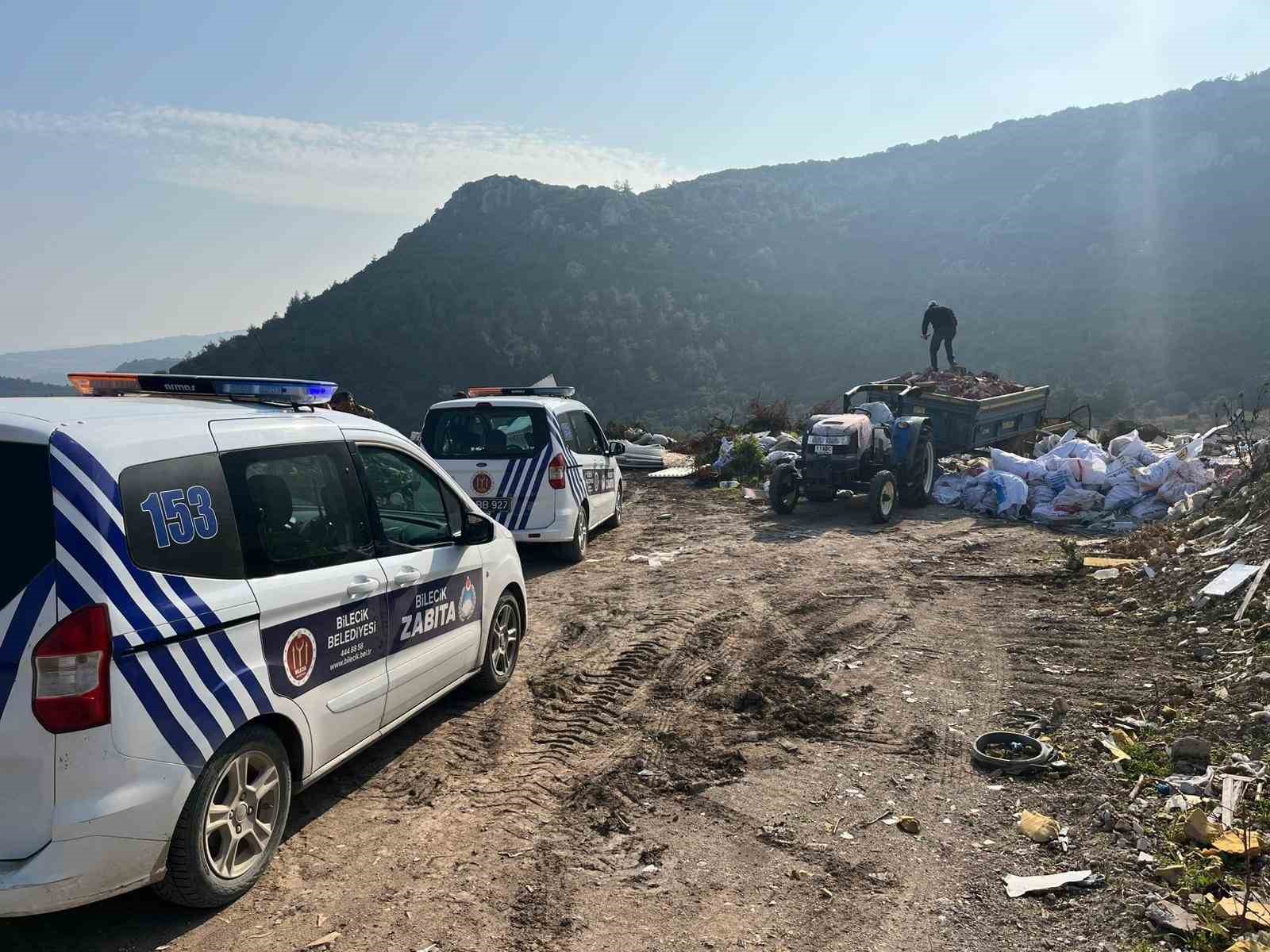 Bilecik’te inşaat atığını kaçak döken vatandaşa ceza kesildi