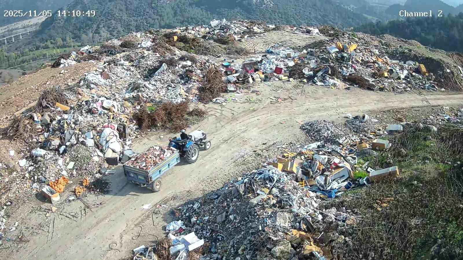 Bilecik’te inşaat atığını kaçak döken vatandaşa ceza kesildi