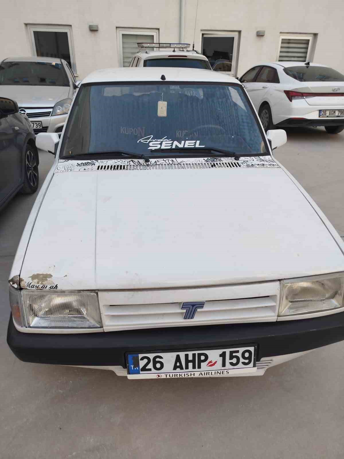 Abartılı egzoza sahip otomobil trafikten men edildi, sürücüye ceza yazıldı