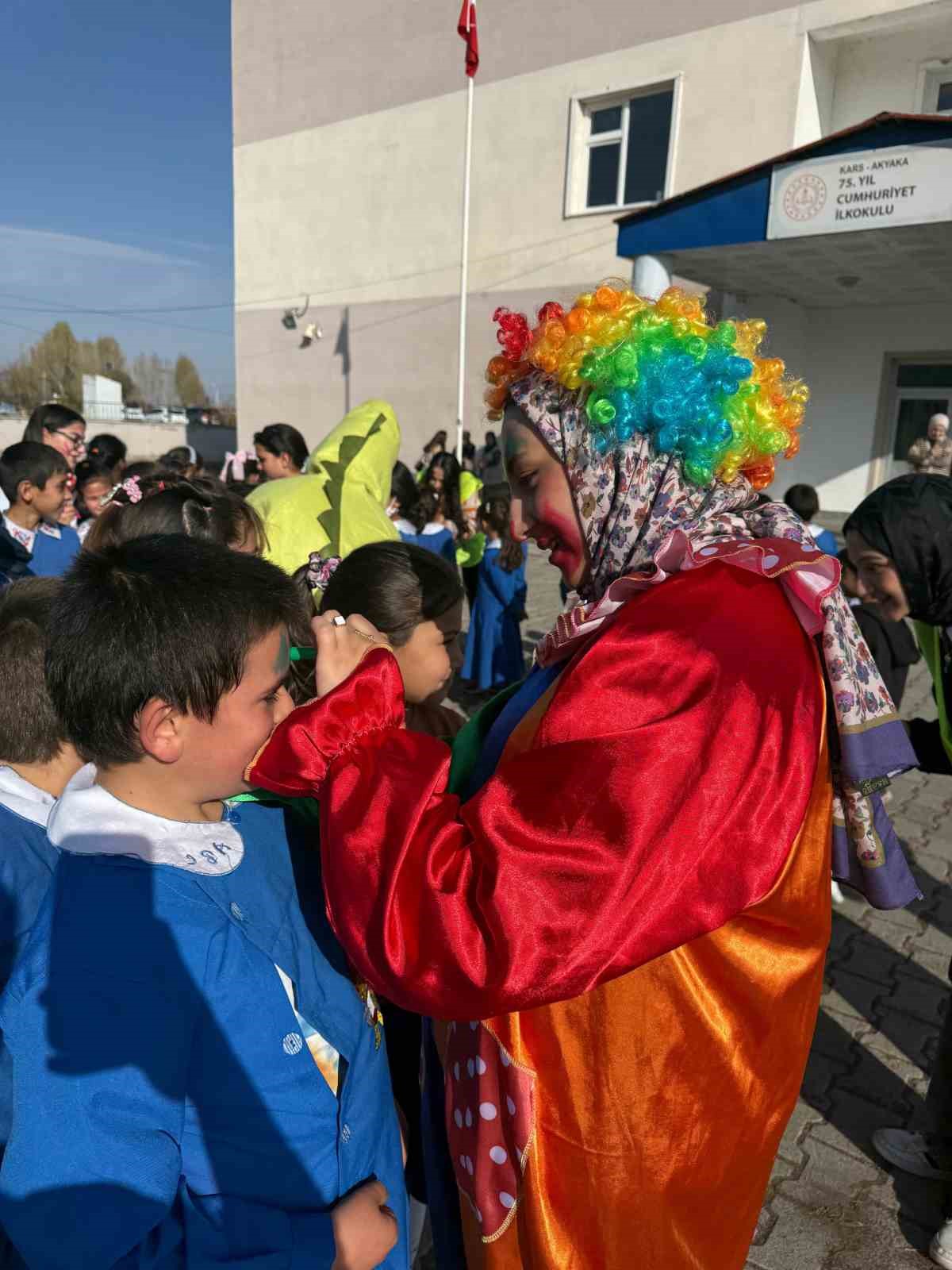 Kars Yeşilay minik yüreklere dokundu