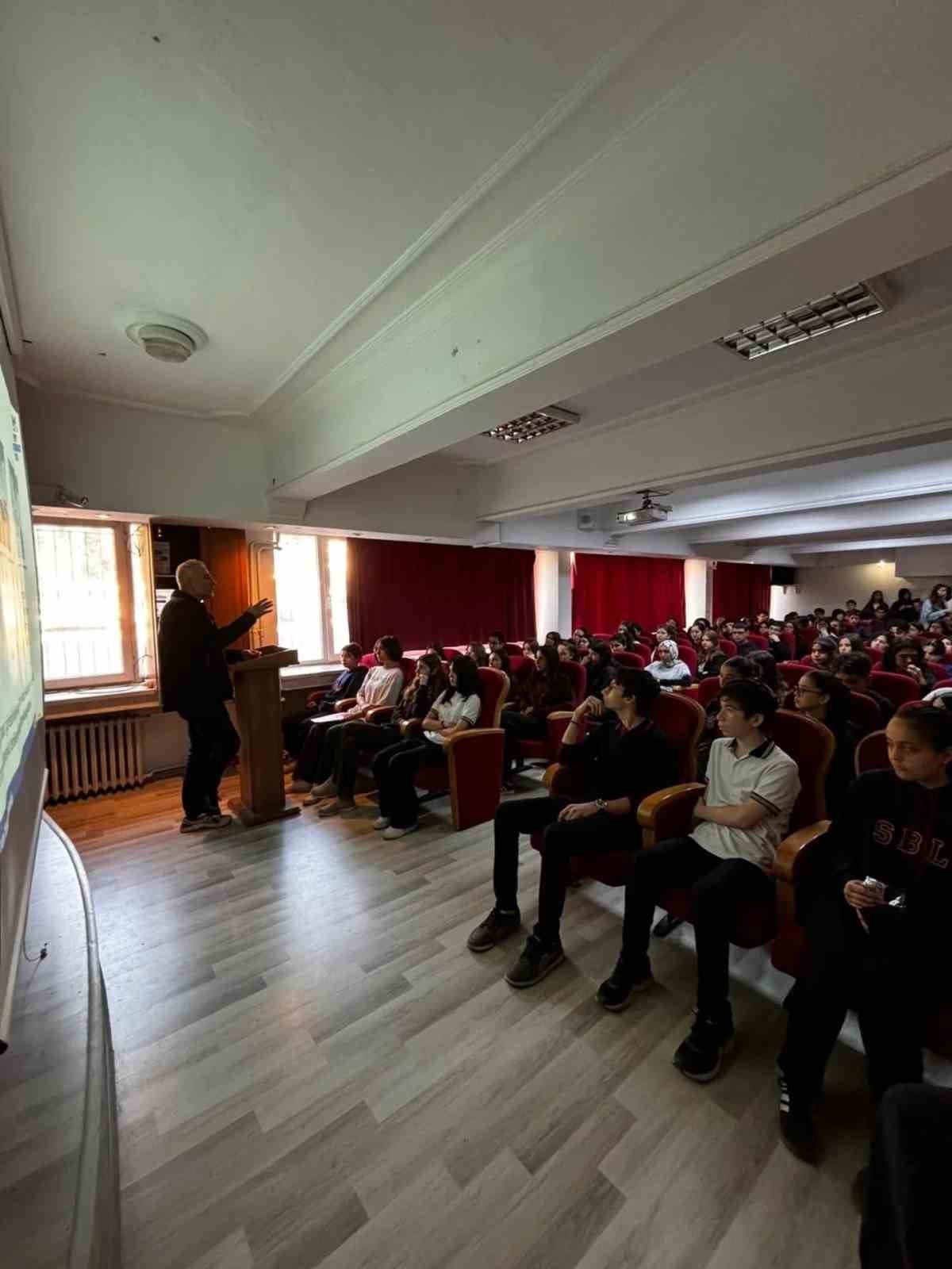 AFAD&rsquo;dan &ouml;ğrencilere afet farkındalık eğitimi
