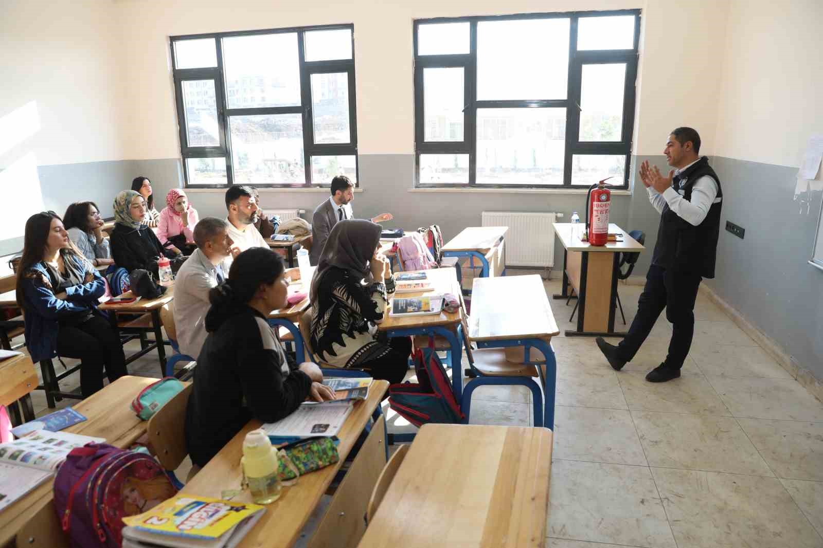 Diyarbakır&rsquo;da afet farkındalık eğitimleri devam ediyor
