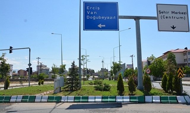 Patnos&rsquo;ta trafik kazaları artıyor: Sebep yol değil, s&uuml;r&uuml;c&uuml; bilinci eksikliği
