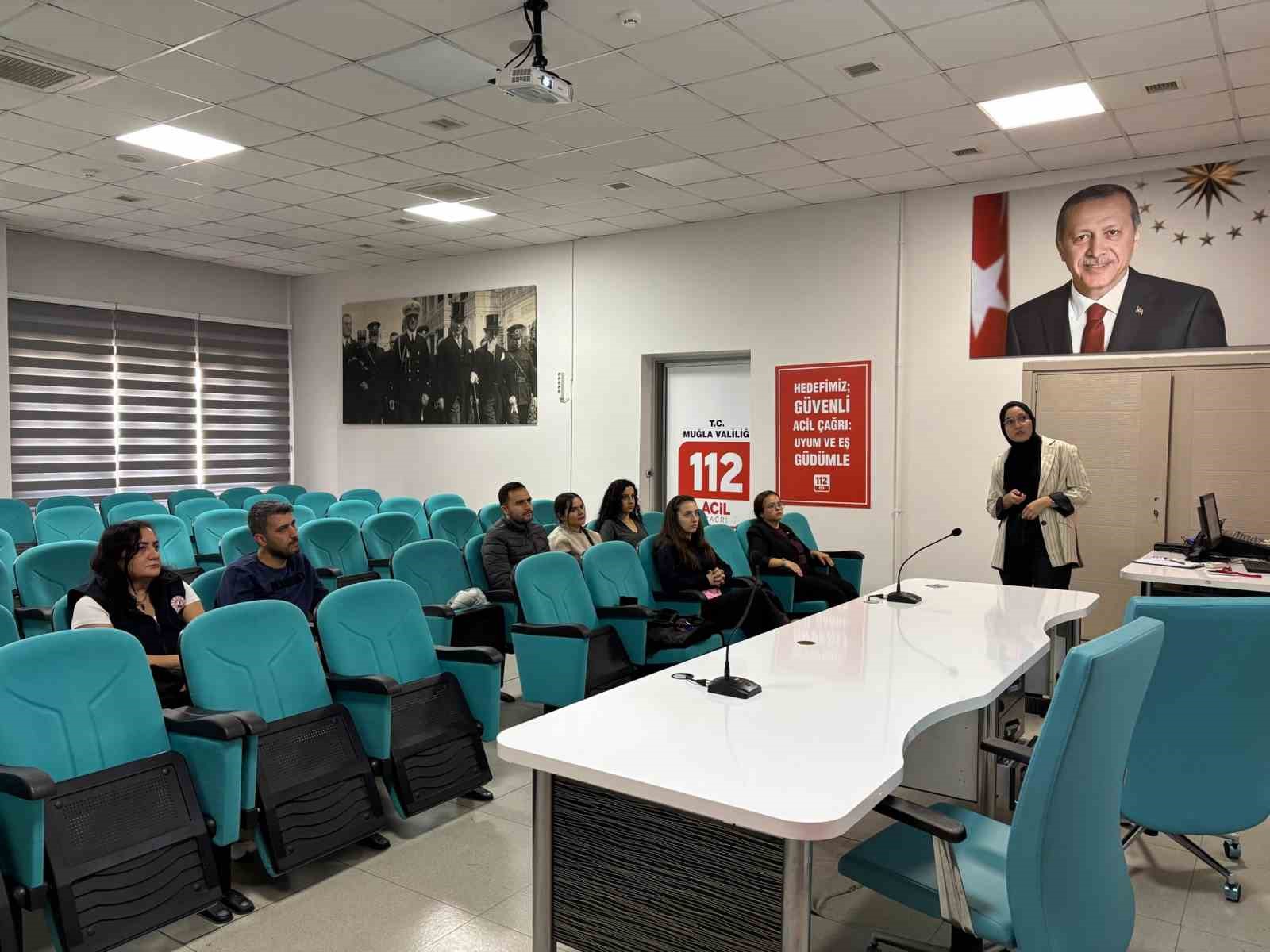 Muğla 112 Acil &Ccedil;ağrı Merkezi &ccedil;alışanlarına doğru beslenme ve duruş teknikleri anlatıldı

