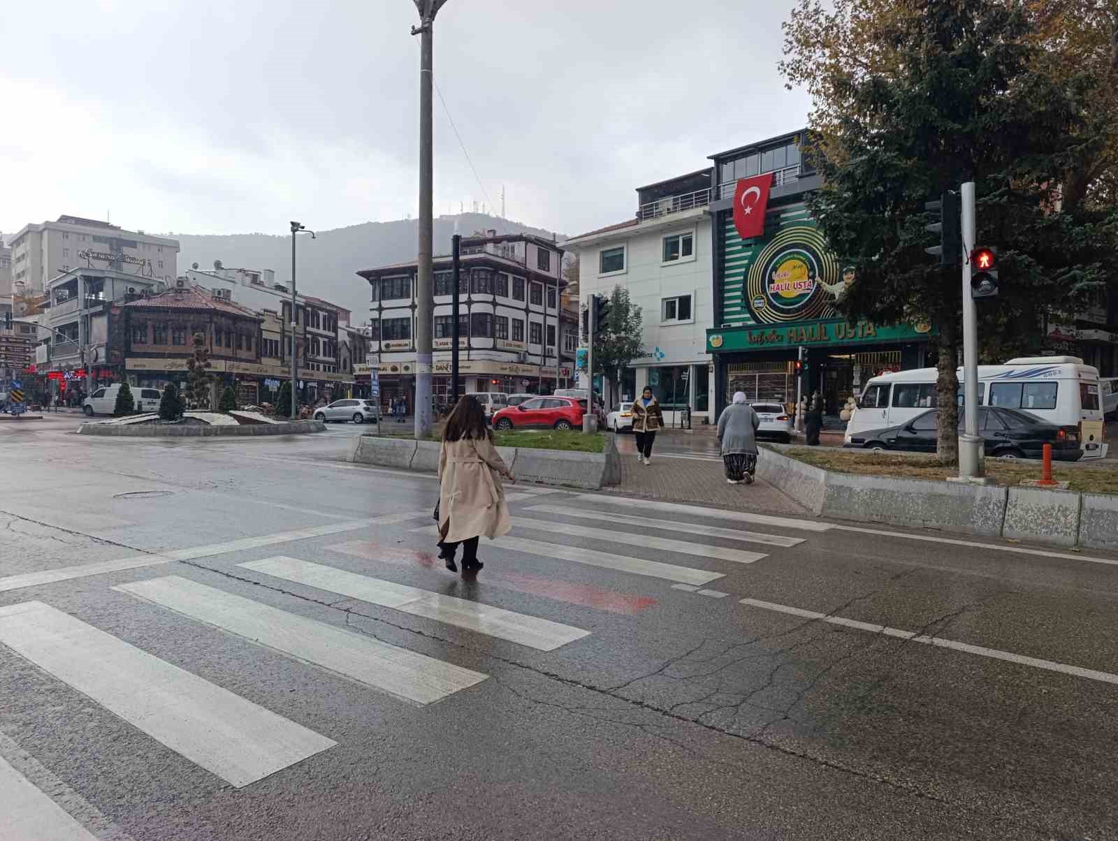 Afyonkarahisar’da beklenen yağış başladı