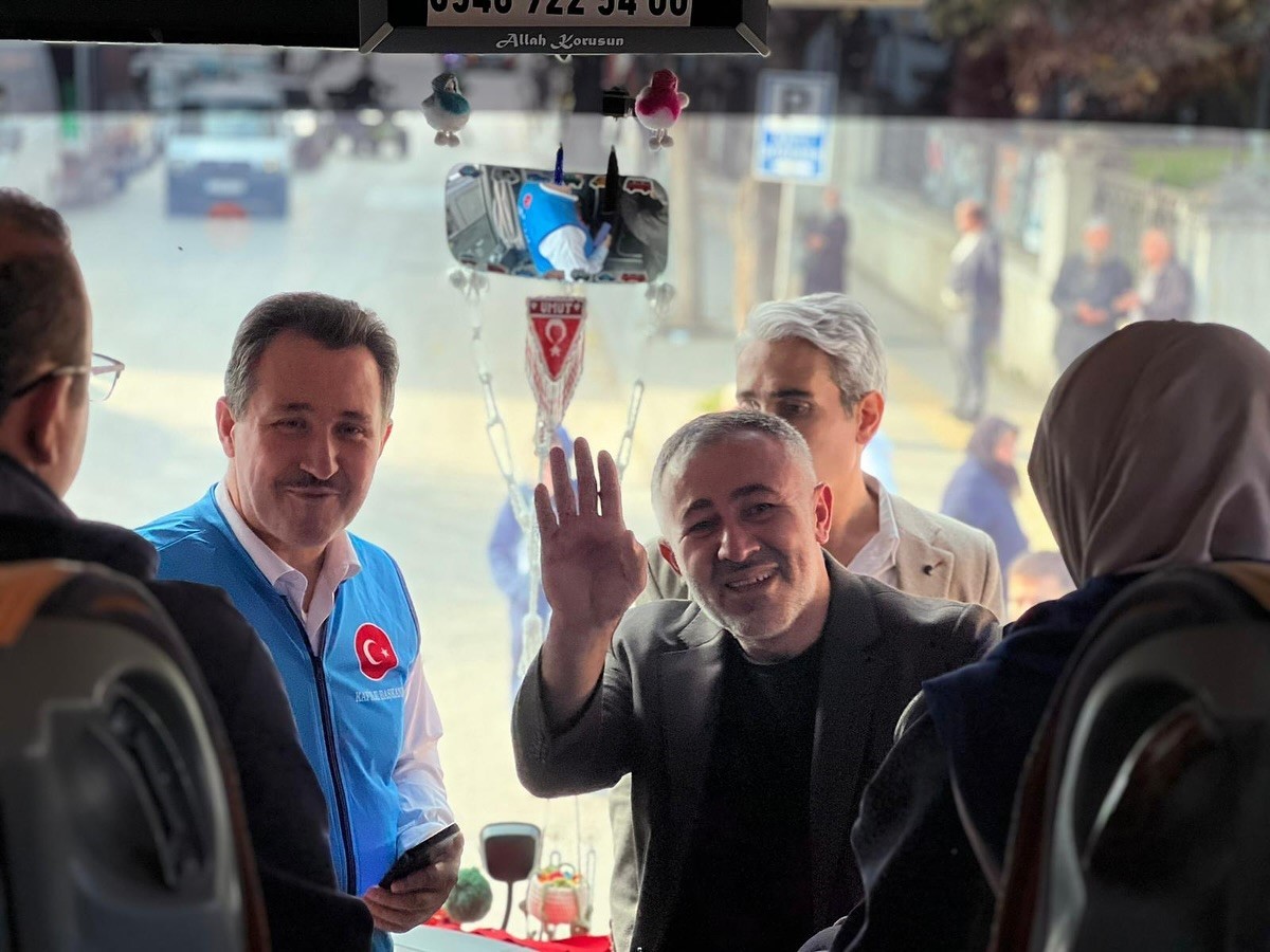 Başkan Yıldırım umrecilerin manevi duygularına ortak oldu
