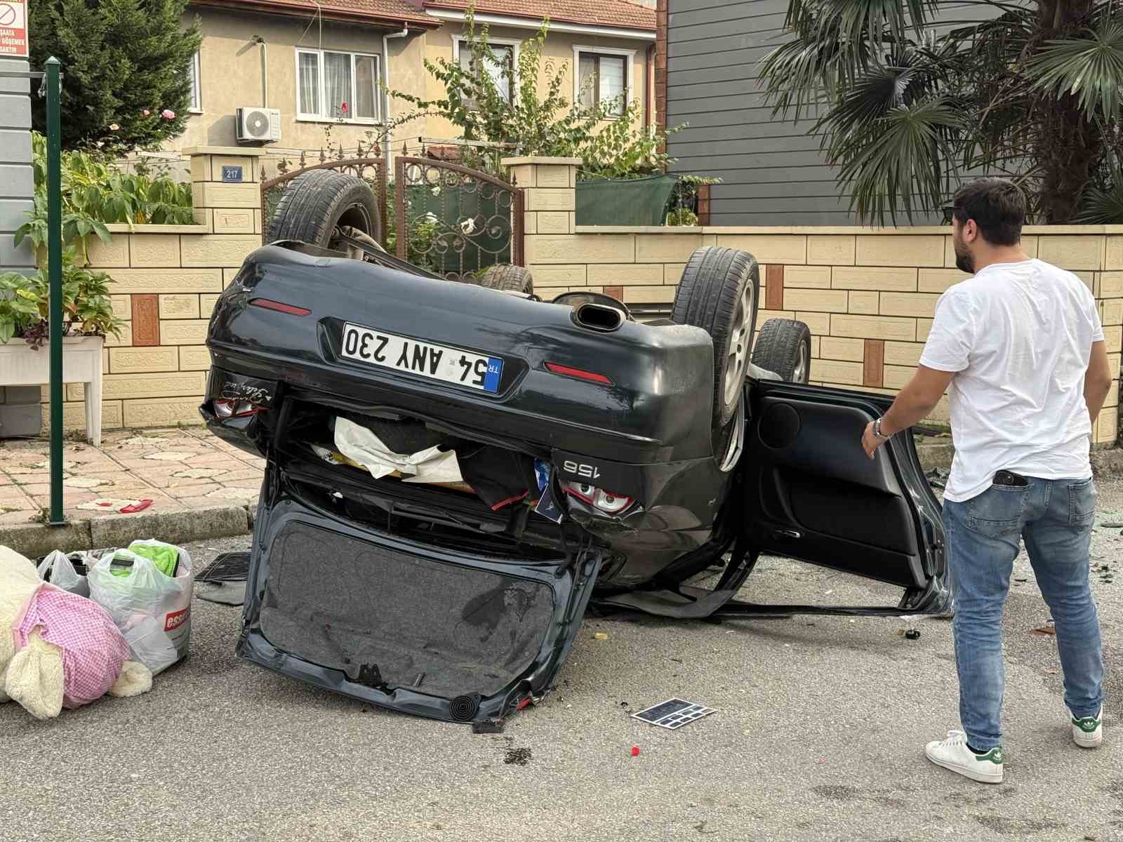 Taklalar atarak hurdaya d&ouml;nen otomobilden burnu kanamadan &ccedil;ıktı
