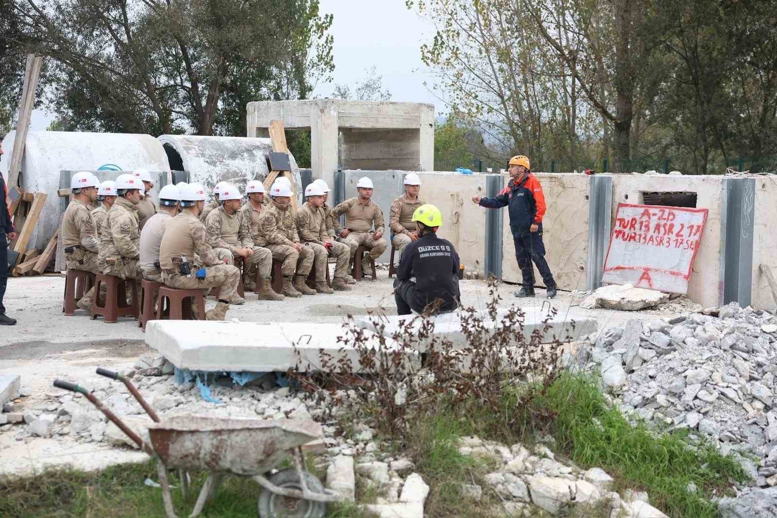 Jandarma komandolar eğitimde