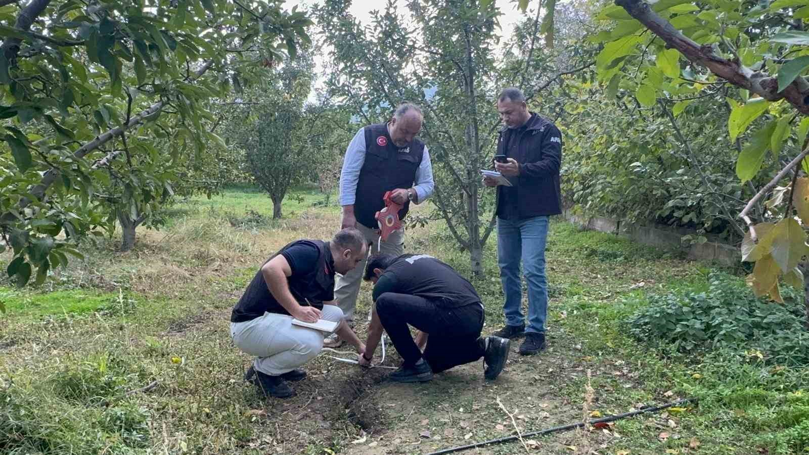 Obrukların oluştuğu, duvarların çatladığı Eğirdir’de AFAD incelemeleri sürüyor