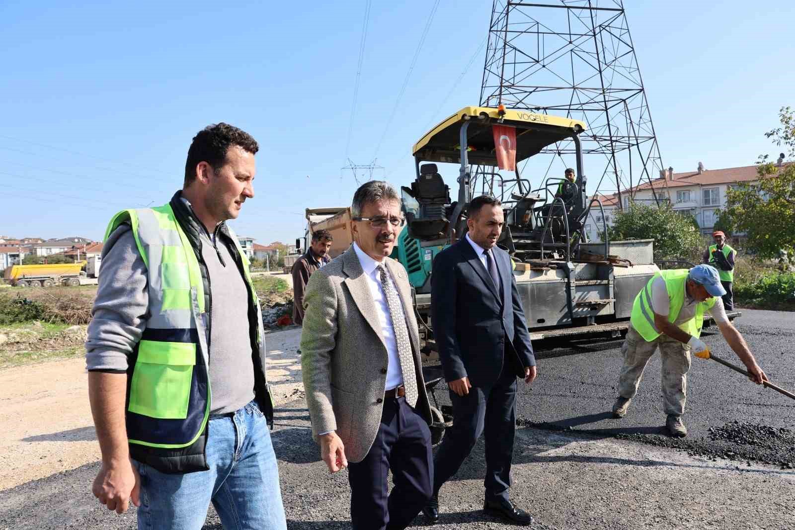 Erenler’de asfalt mesaisi tüm hızıyla sürüyor